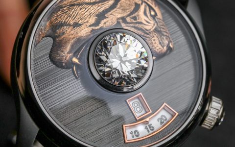 De Tournemire 手表在水晶中鑲嵌了真正的大鉆石