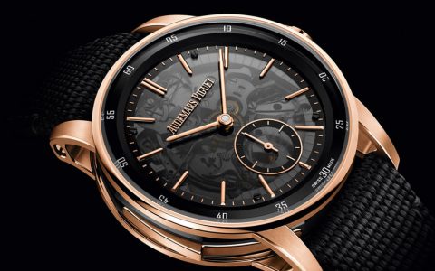 愛彼CODE 11.59超問表以雙材質表殼搭配系列首見藍寶石透明面盤