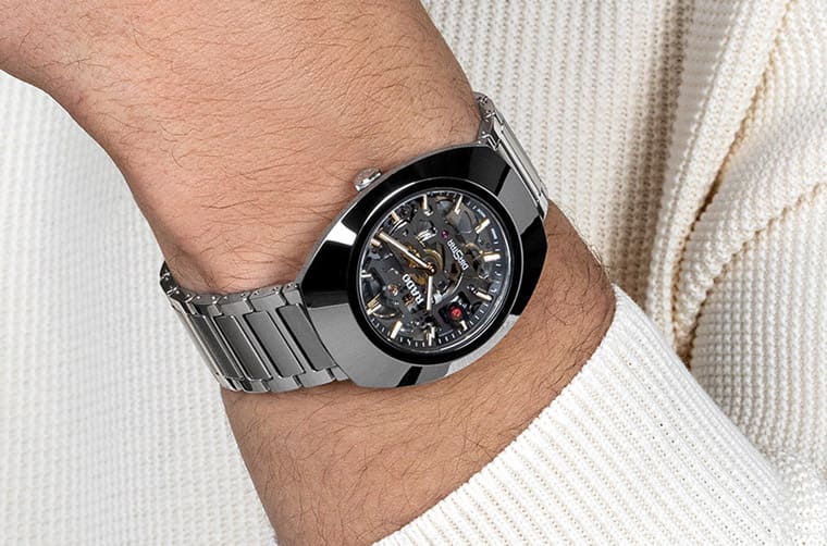 雷達表持續以獨家材質制作DiaStar鉆星系列并升級鏤空機芯